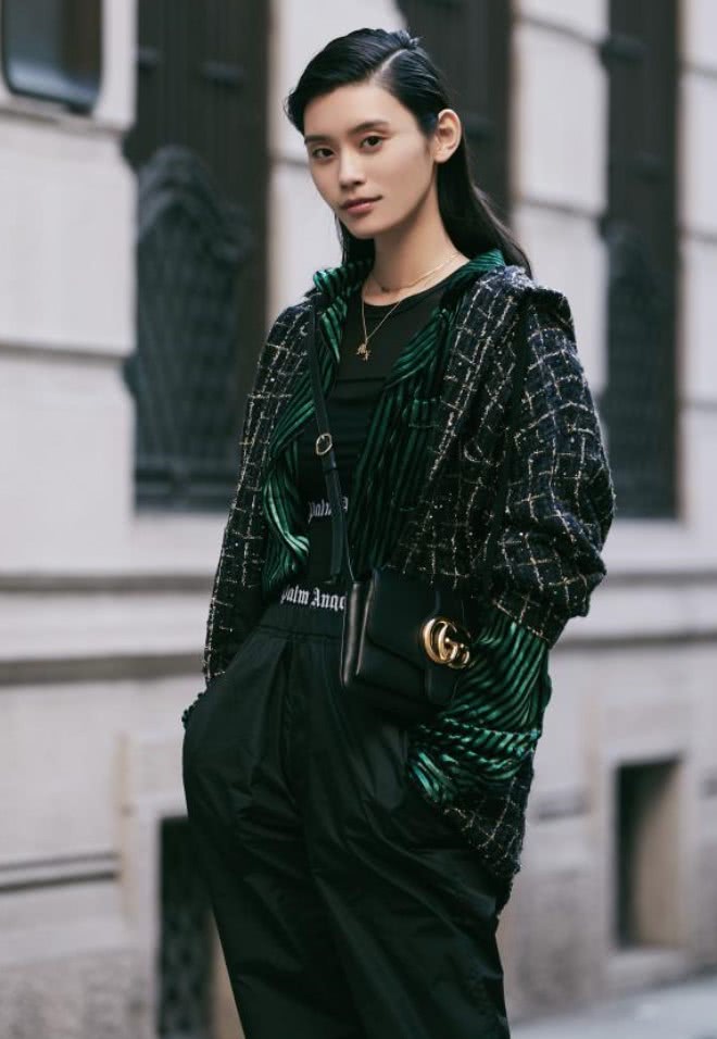 奚梦瑶穿高跟鞋,奚梦瑶穿着高跟鞋