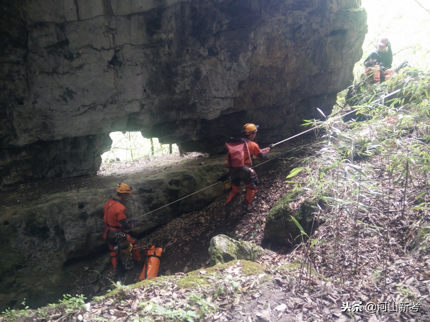 探险中国天坑视频,专家探险贵州神秘天坑完整版视频