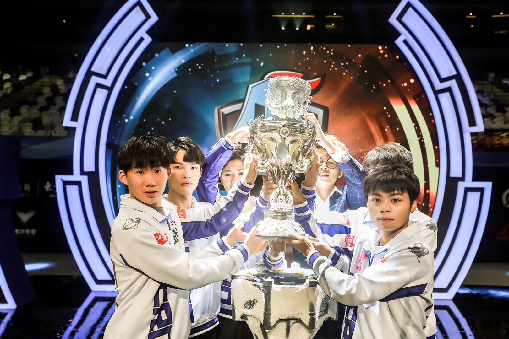 久诚干将莫邪世冠半决赛,国服干将莫邪久诚fmvp