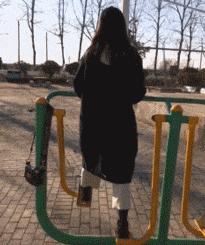 搞笑gif趣图姑娘有话好好说别动手,开心一刻gif搞笑动图