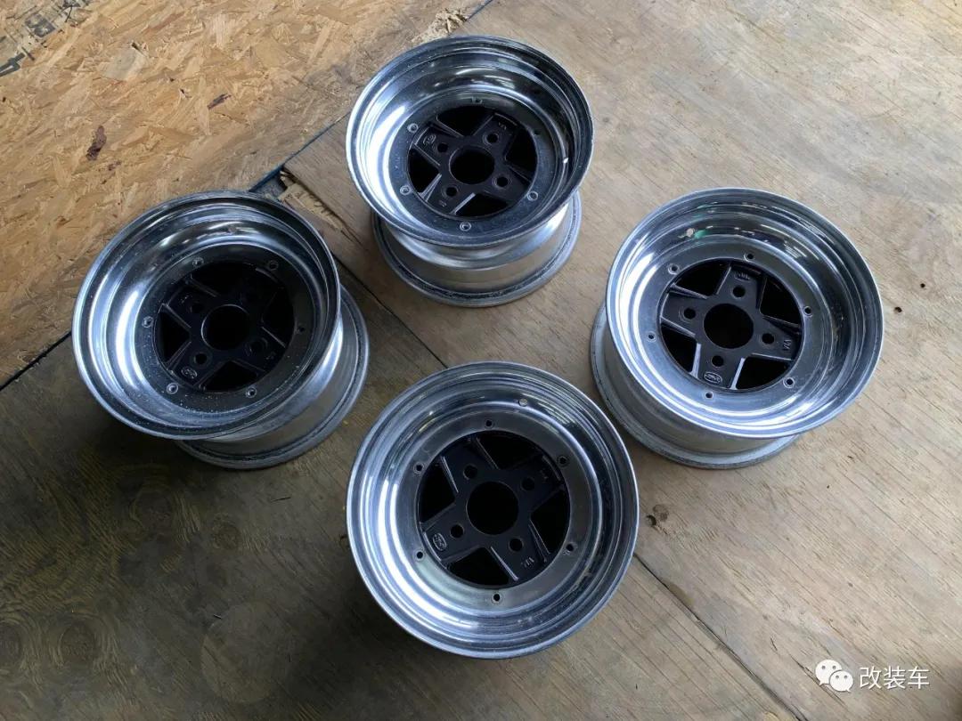 中置四驱五速手动的双门超跑，今晚我在秋名山等你