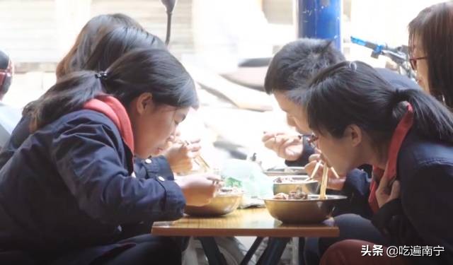 想它！三年前，让我欲罢不能的螺蛳粉，又开回来了