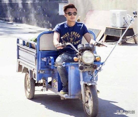 谢霆锋、谭维维、朴树、韩寒，这年头，明星也有骑电动车的情怀