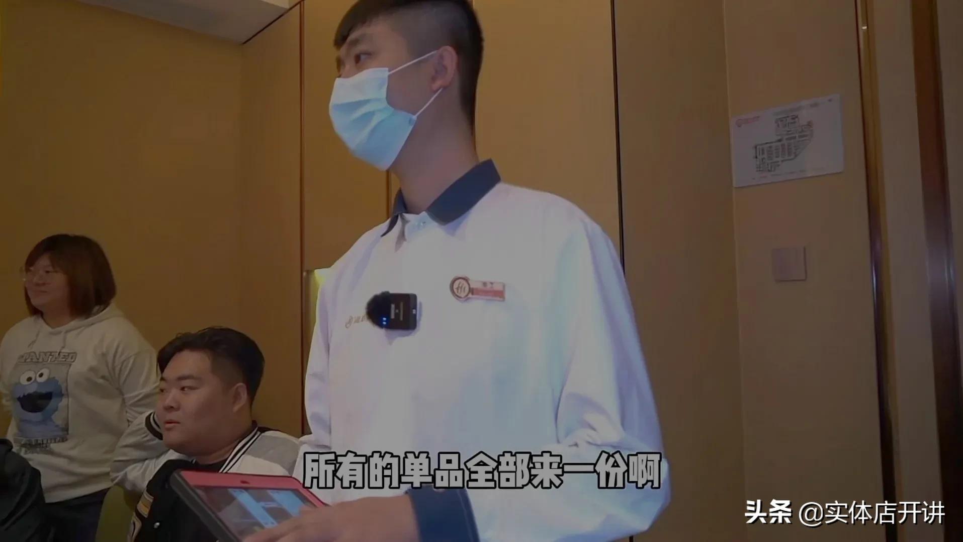 开餐馆亏本做吃播年入百万，560斤的河北小伙比“泡泡龙”还拼