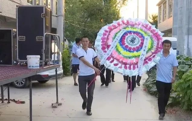 吊唁的礼节有哪些,参加吊唁需要准备什么