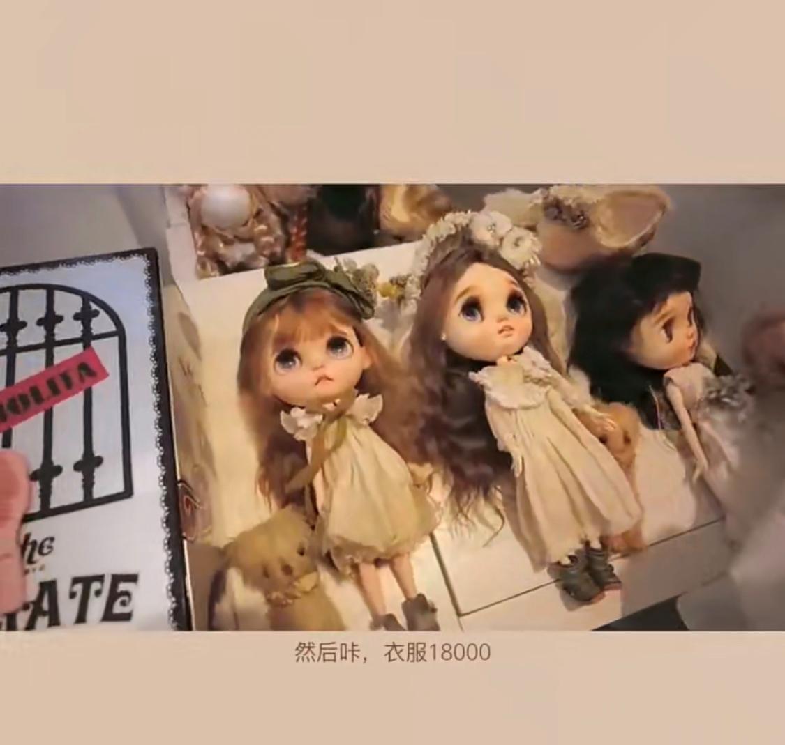 花8000买芭比娃娃,花1000多给手办买了件衣服