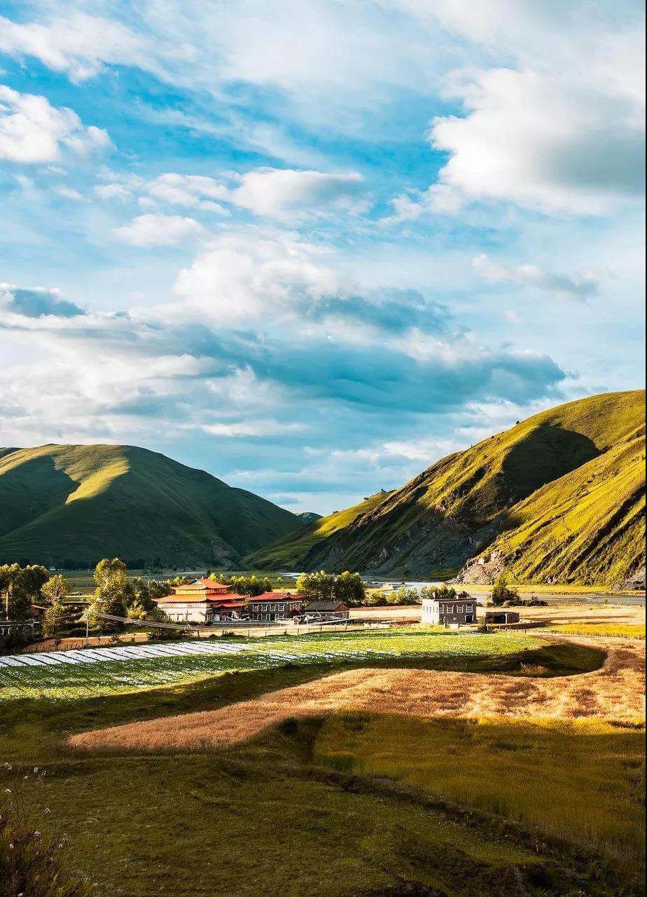 一个被上帝偏爱的地方,一个被上帝遗弃的城市