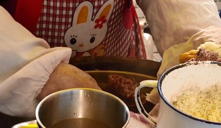 摆摊卖男女老少都爱吃的特点小吃,摆摊卖自制手工小吃