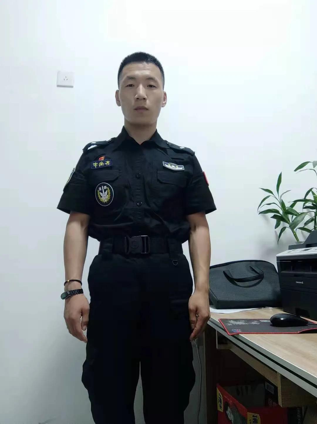 老兵退伍感人瞬间,老兵退伍潸然泪下