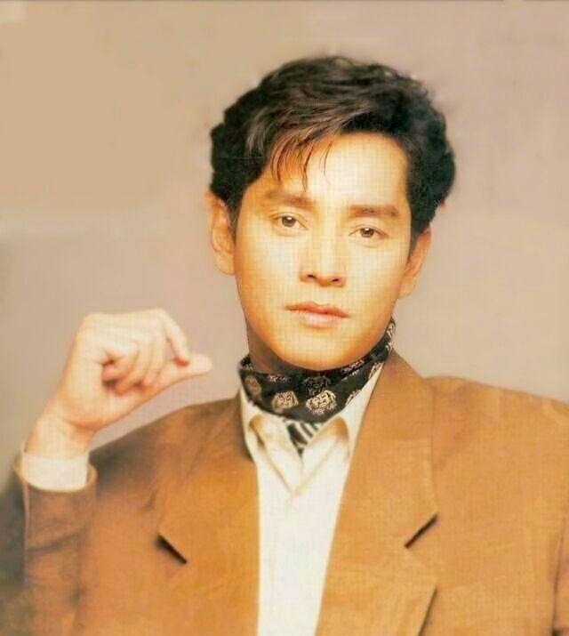 谭咏麟和他的妻子有儿子吗,谭咏麟的两位妻子及孩子