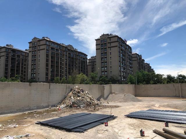 昆明一小区业主：买房时开发商说这是主题公园，住进去后发现变成垃圾转运站