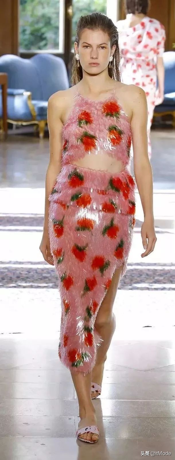 2024春夏五大流行趋势早穿早时髦,2019春夏4大流行趋势照着穿美到哭