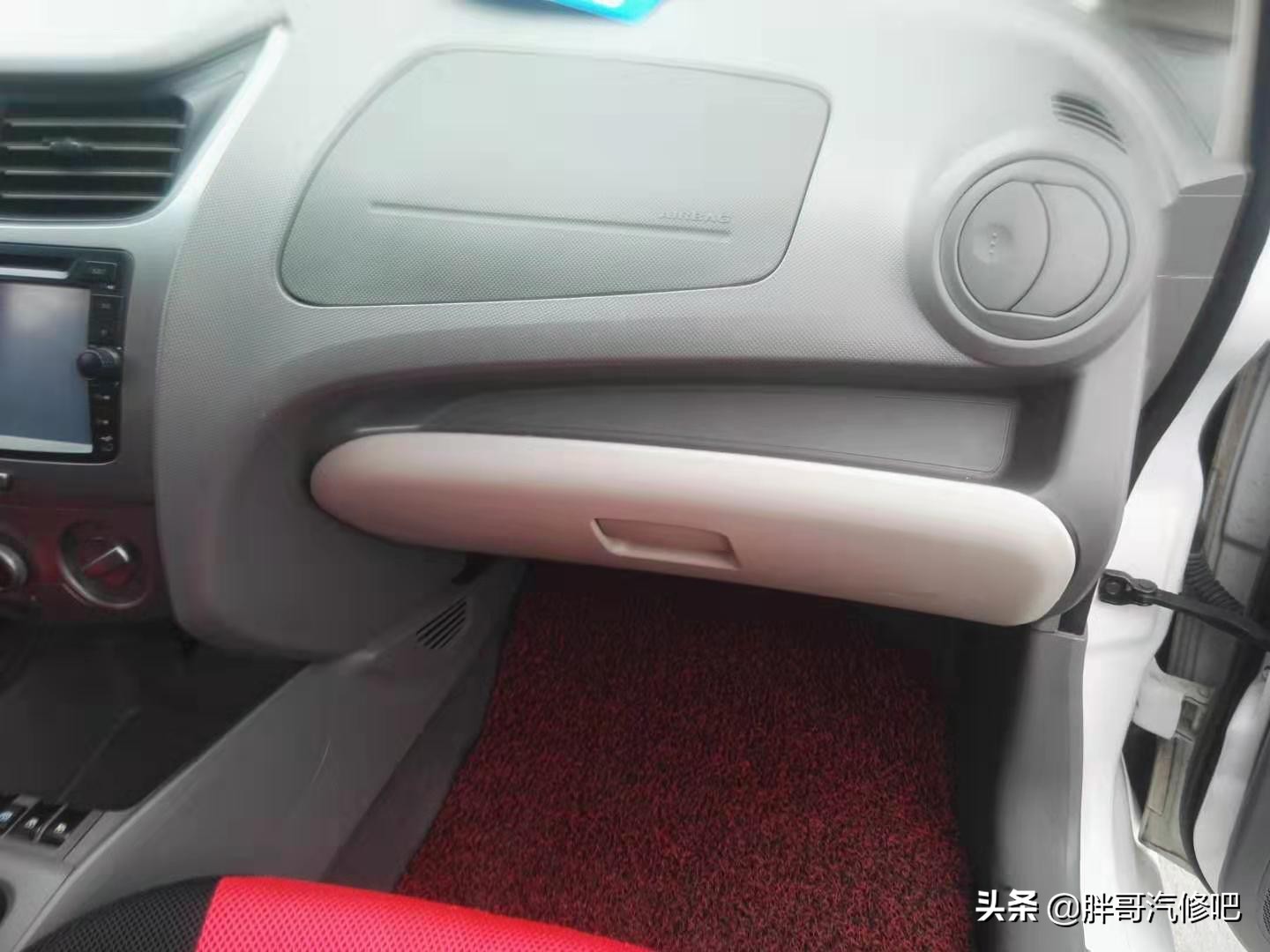 胖哥2万大洋刚收的合资三厢小车，国庆节假日开着出去玩一玩