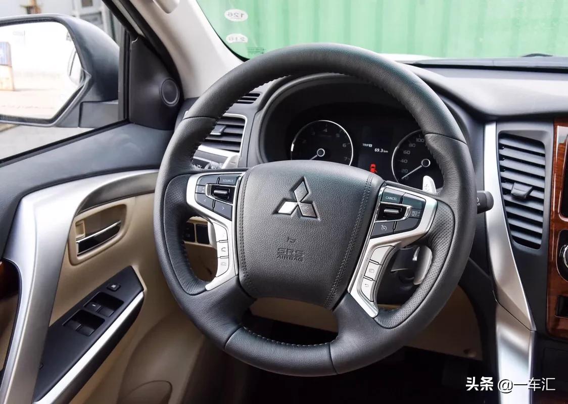 七座四驱非承载，三菱新一代帕杰罗劲畅，网友：比普拉多帅多了