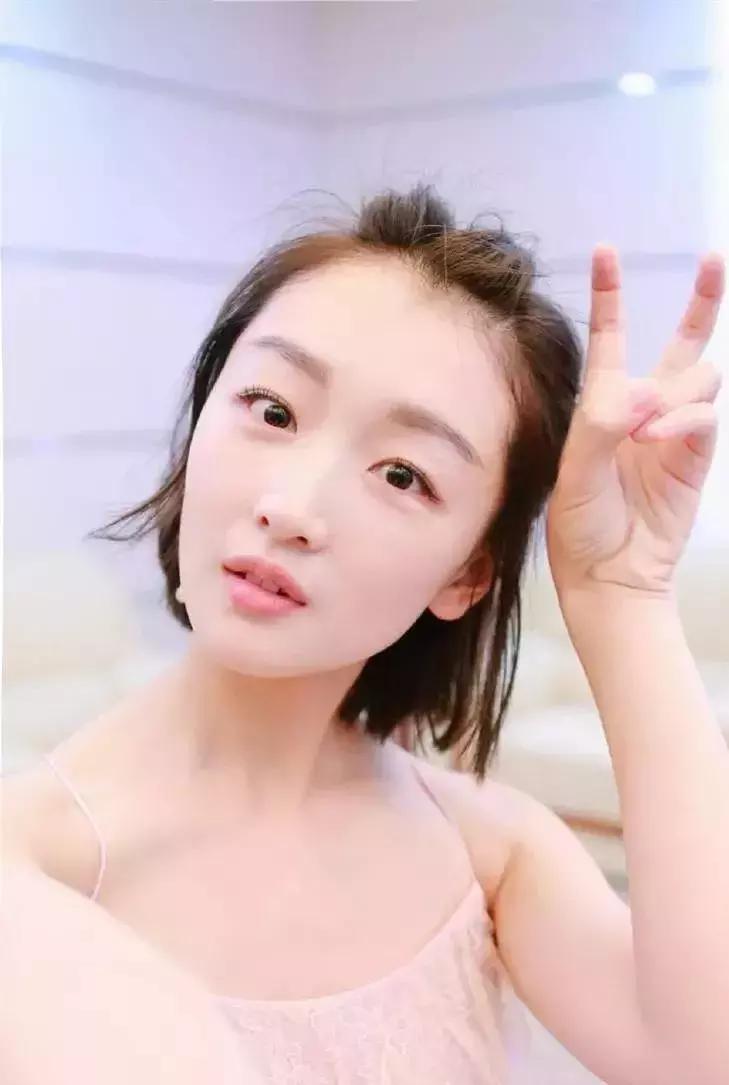 不动刀也能拥有完美五官,欧阳娜娜同款细框眼镜