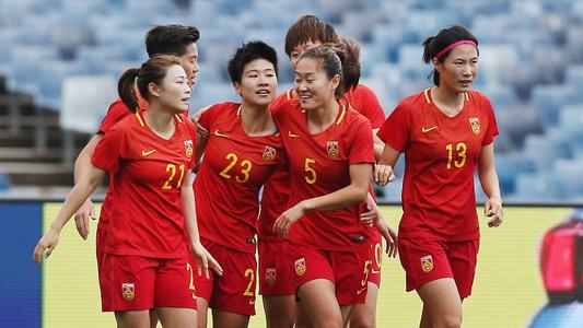 郎平评价国足,国足新主教练李霄鹏引球迷质疑