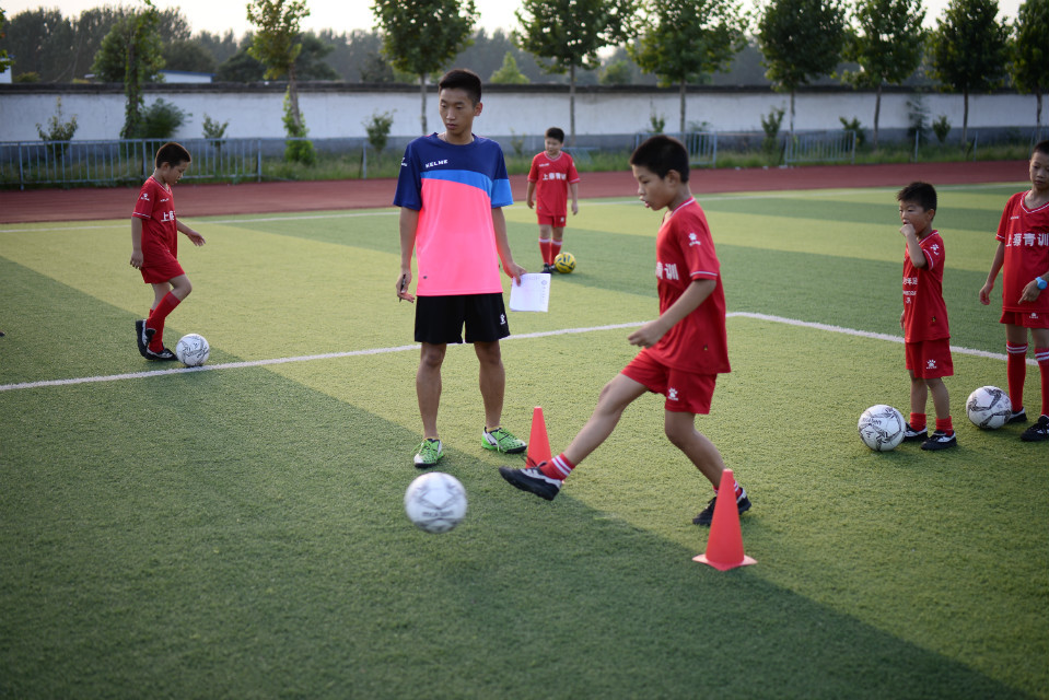驻马店建业杯,河南建业赛前采访球迷