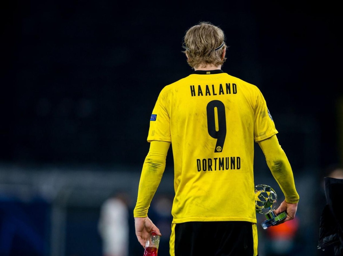 哈兰德第二次面对曼联,哈兰德在球场上嘲讽对手