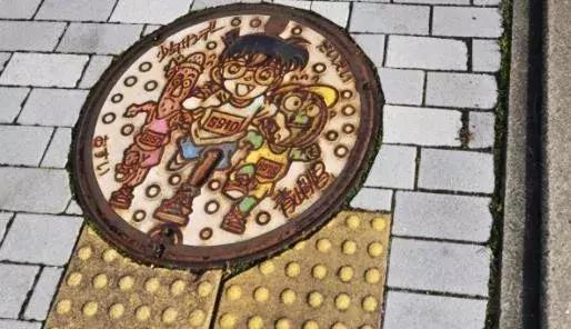 在日本，井盖儿都有美女粉丝团