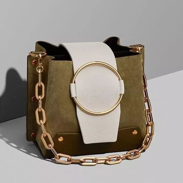 小ck最新款包多少钱,小ck性价比最高的包包