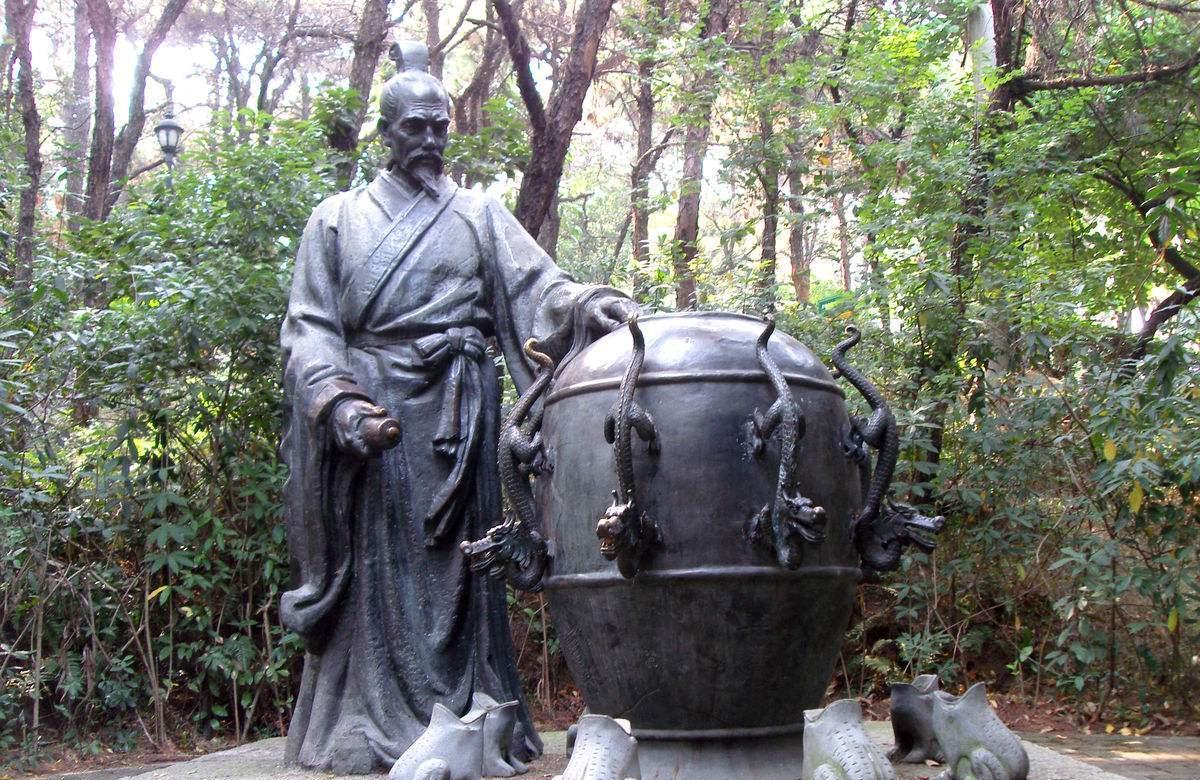 张衡发明了地动仪的故事简介,东汉科学家张衡发明的地动仪作用