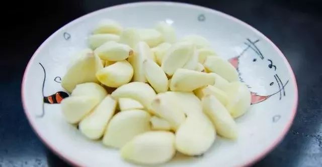 产妇月子餐可以吃葱姜蒜吗,产妇月子期间可以食姜醋吗