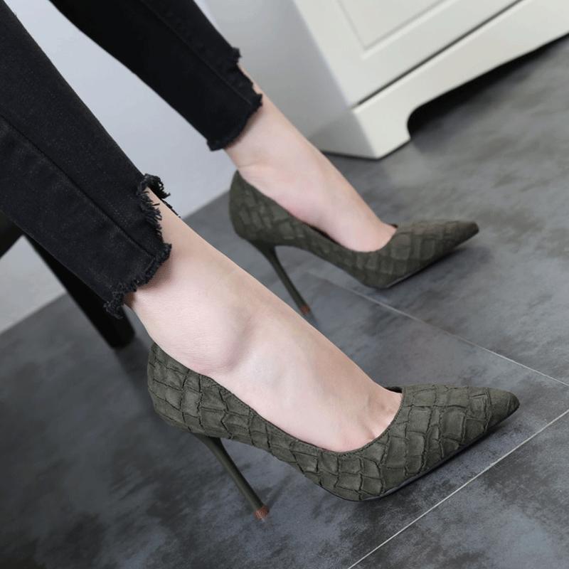 时尚高跟鞋散发着迷人复古韵味,高跟鞋休闲不失韵味