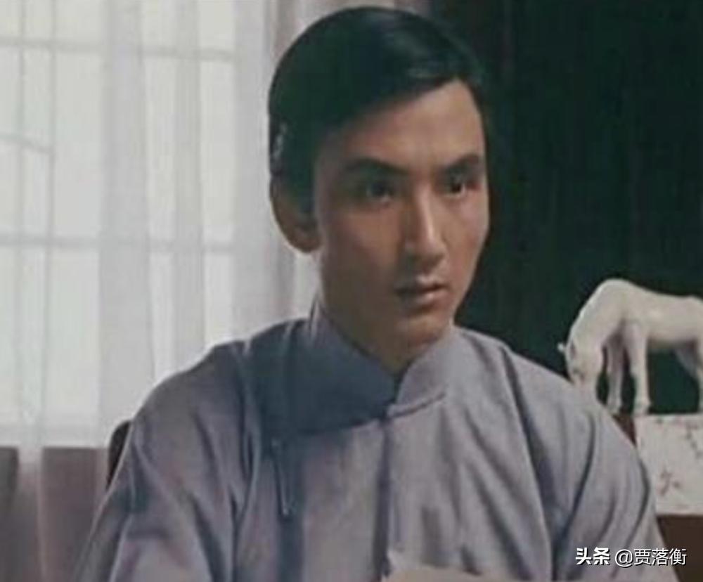 娶初恋女友，因拍戏谢顶，演半辈子反派，61岁的杜玉明怎么样了？