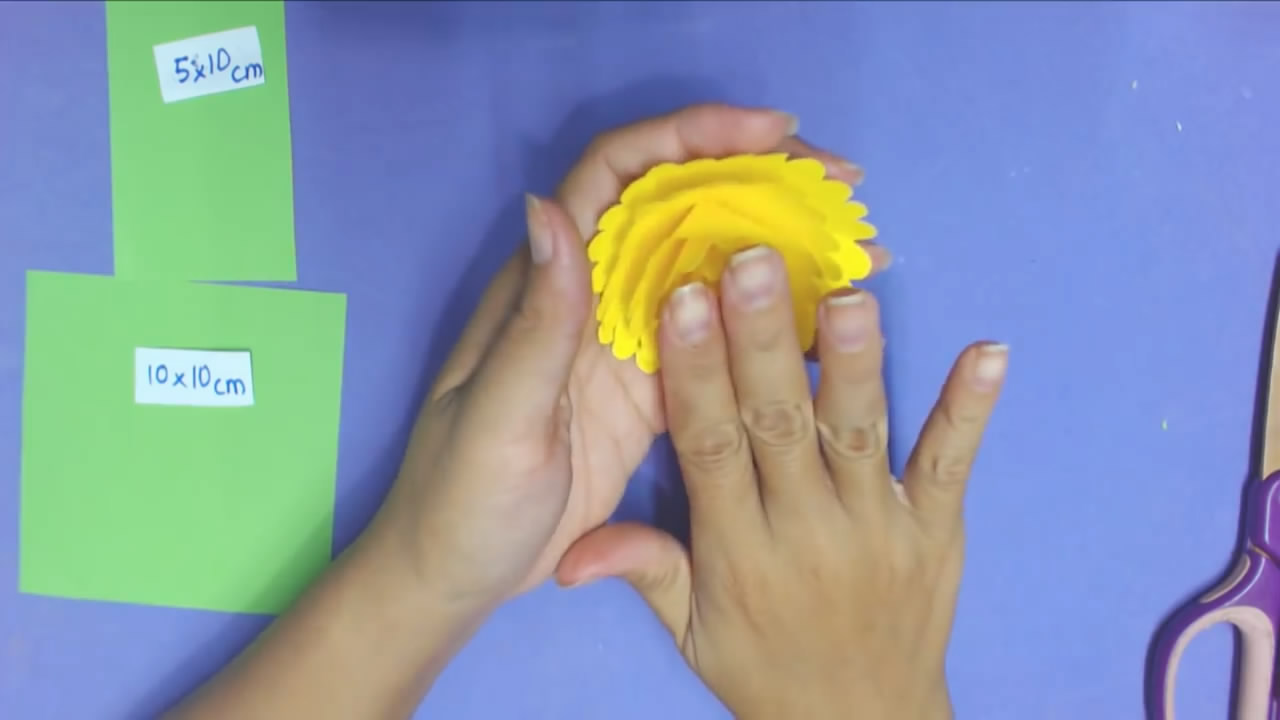 送给妈妈的用剪纸做的花朵手工,剪纸花朵制作教程步骤图解