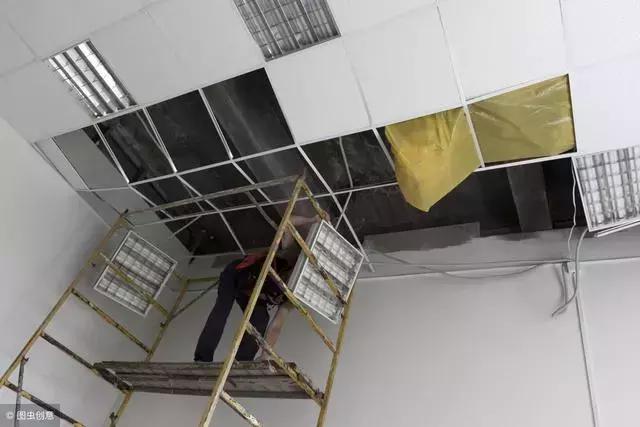 铝扣板吊顶和石膏板吊顶利弊比较,铝扣板吊顶和石膏板吊顶哪个划算