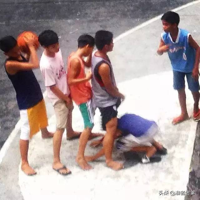 学生打篮球起争执被家长砍死,湖南中学生篮球打架