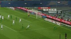 来开心一下,国足让人喷饭的爆笑gif