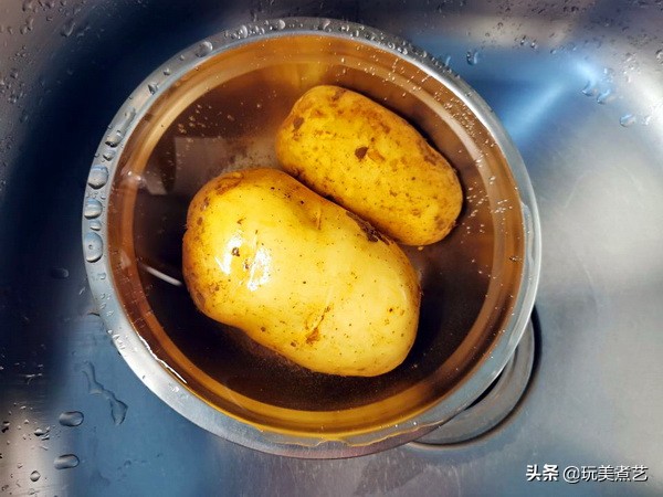 如何做出更美味的土豆香菇鸡,黄焖鸡加土豆香菇最下饭菜