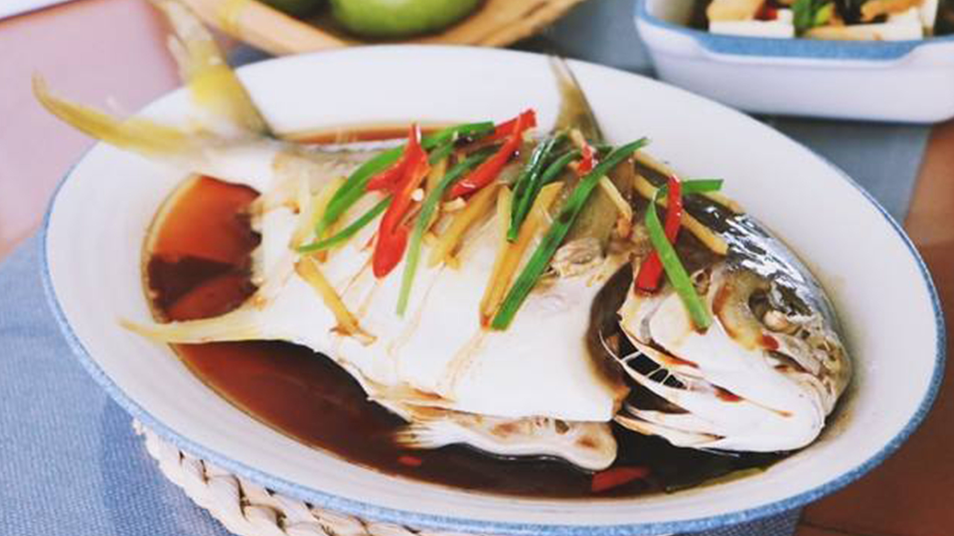 清蒸金鲳鱼正确做法,酸甜口味的清蒸金鲳鱼