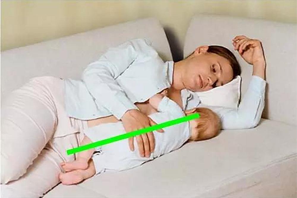 宝宝老哭抱宝宝的正确姿势,为什么宝宝被抱着经常想呕