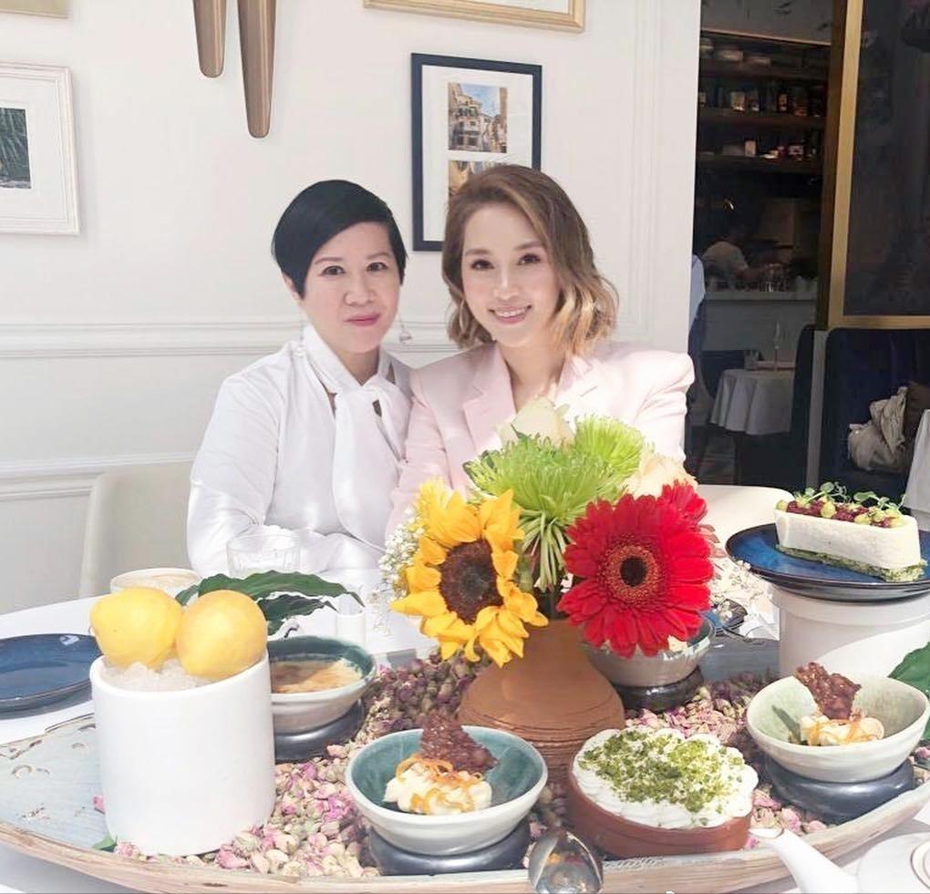 林恬儿和徐子淇谁更有钱,徐子淇红衣走红毯