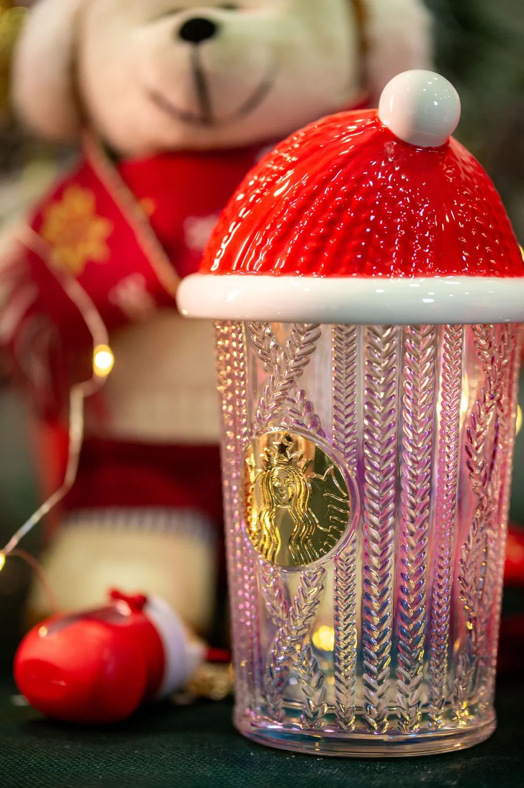 瑞幸星巴克圣诞新品,瑞幸圣诞咖啡杯包装