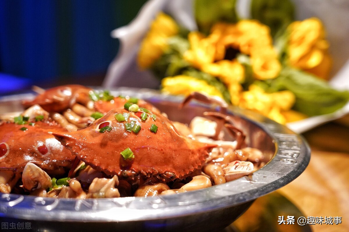 螃蟹煮熟的时候怎么处理比较干净,煮熟的螃蟹应该怎么处理才能吃