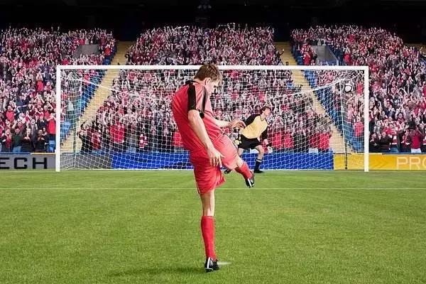 小场地足球教学,足球怎么踢才又高又远教程