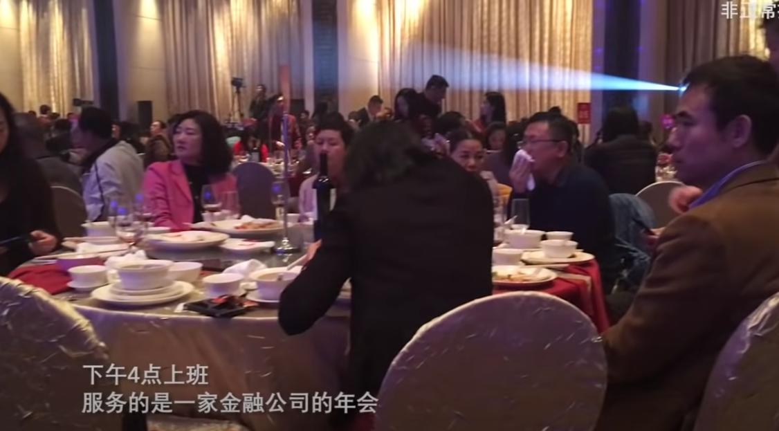 揭秘三和大神：日结1天玩3天，年纪轻轻为何自甘堕落？纪录片