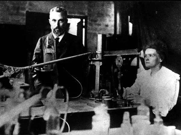 向居里夫人致敬，呼唤科学精神的复兴