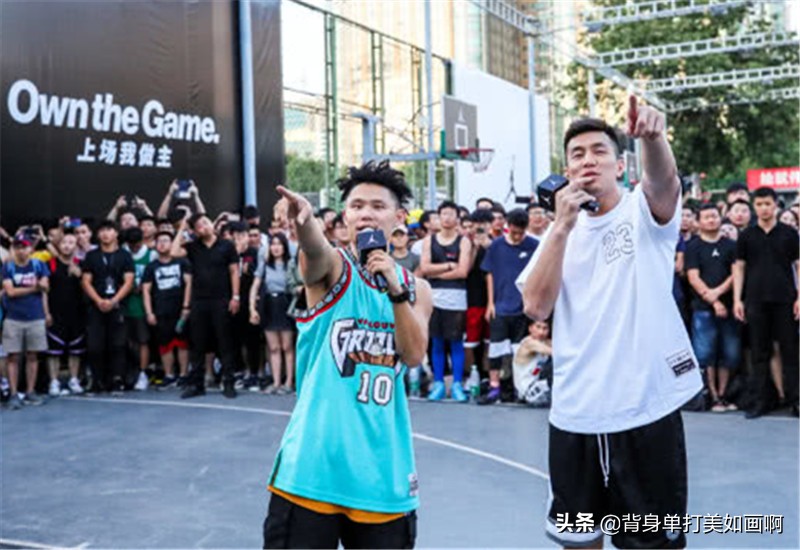 可爱的郭艾伦郭士强撒娇,郭艾伦东单打球跟杨政打招呼