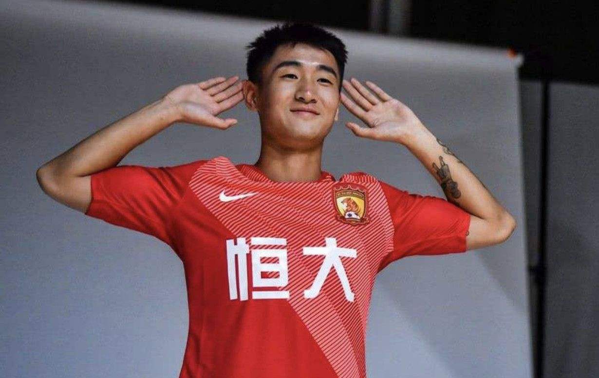 韦世豪现任老婆照,韦世豪与女朋友照片