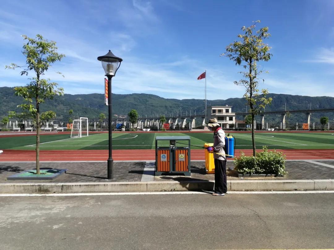 除四害，防疾病；勤消毒，抗疫情——记透堡中心小学除四害、抗疫情，防控进行时