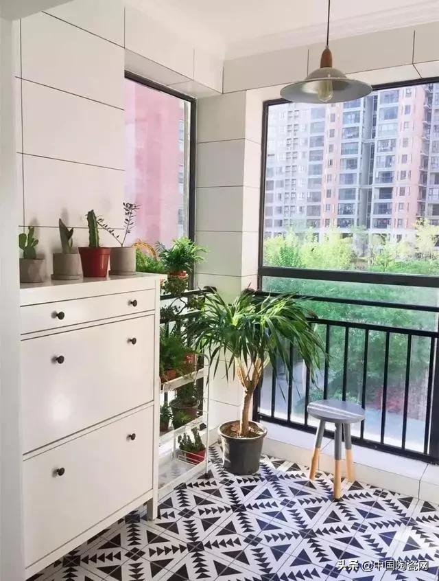 外阳台砖怎么贴最好看,阳台贴白色砖好看还是灰色的好看