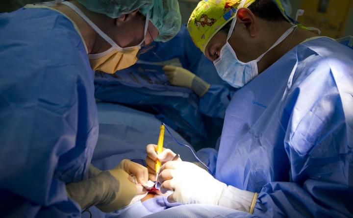 高血糖引起手臂疼痛是啥病,左手大拇指和食指发麻和高血糖