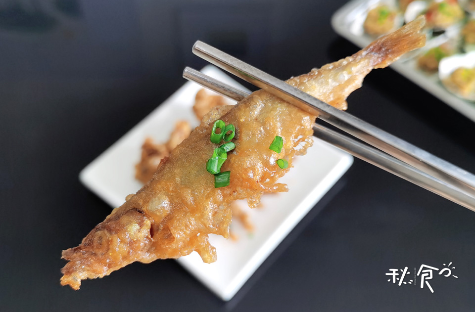 炸鱼怎么裹面粉和淀粉,炸鱼是用面粉还是用淀粉更酥脆