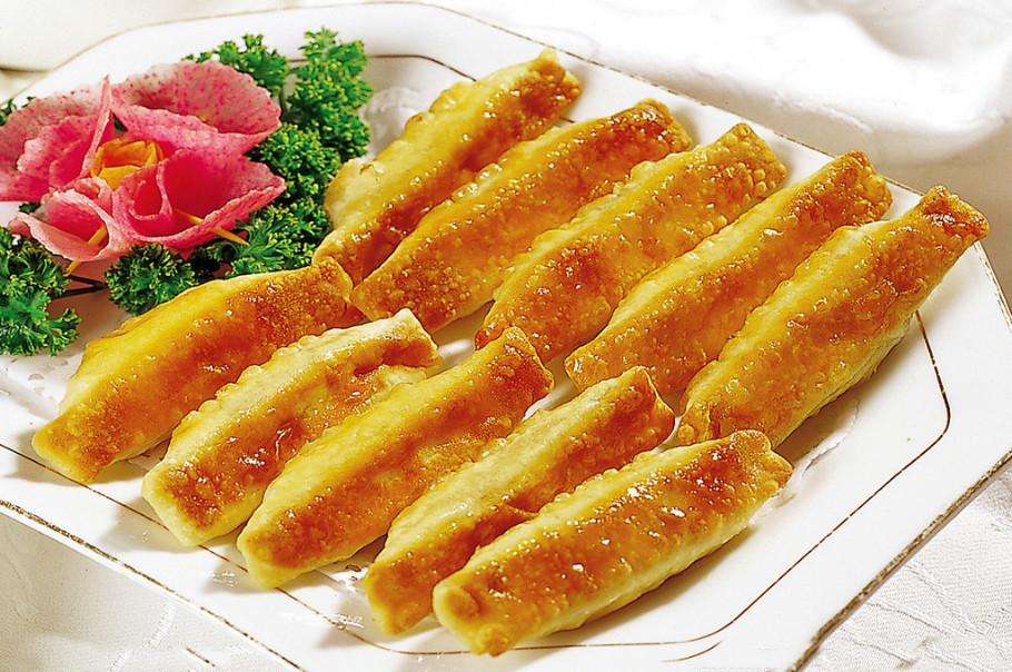 像油条一样的锅贴怎么做,简单易做的油条咋做呢