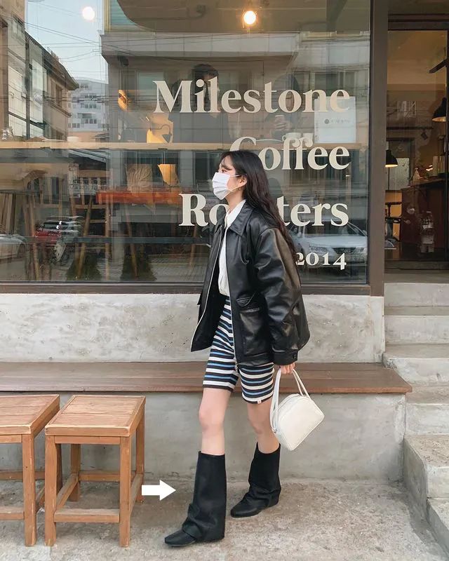 矮个子必备鞋最新款马丁靴,今年最火的中筒靴粗腿圆头马丁靴