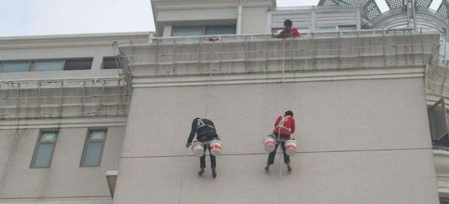 小区内摆摊归谁管,小区违章搭建谁管